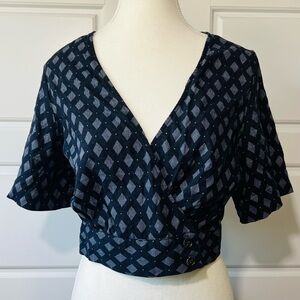 Banana Republic Diamond Print Blouse Cropped V-Neck Short Sleeve Top